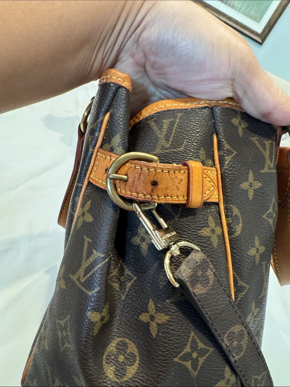 Authentic Louis Vuitton PM Batignolles bag in iconic monogram canvas - Picture 10 of 16